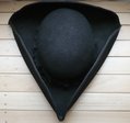 tricorne garni de dentelle noire